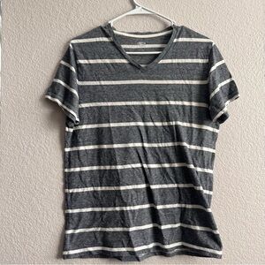 ✨10 for $15✨ Old Navy men’s striped t shirt size small
